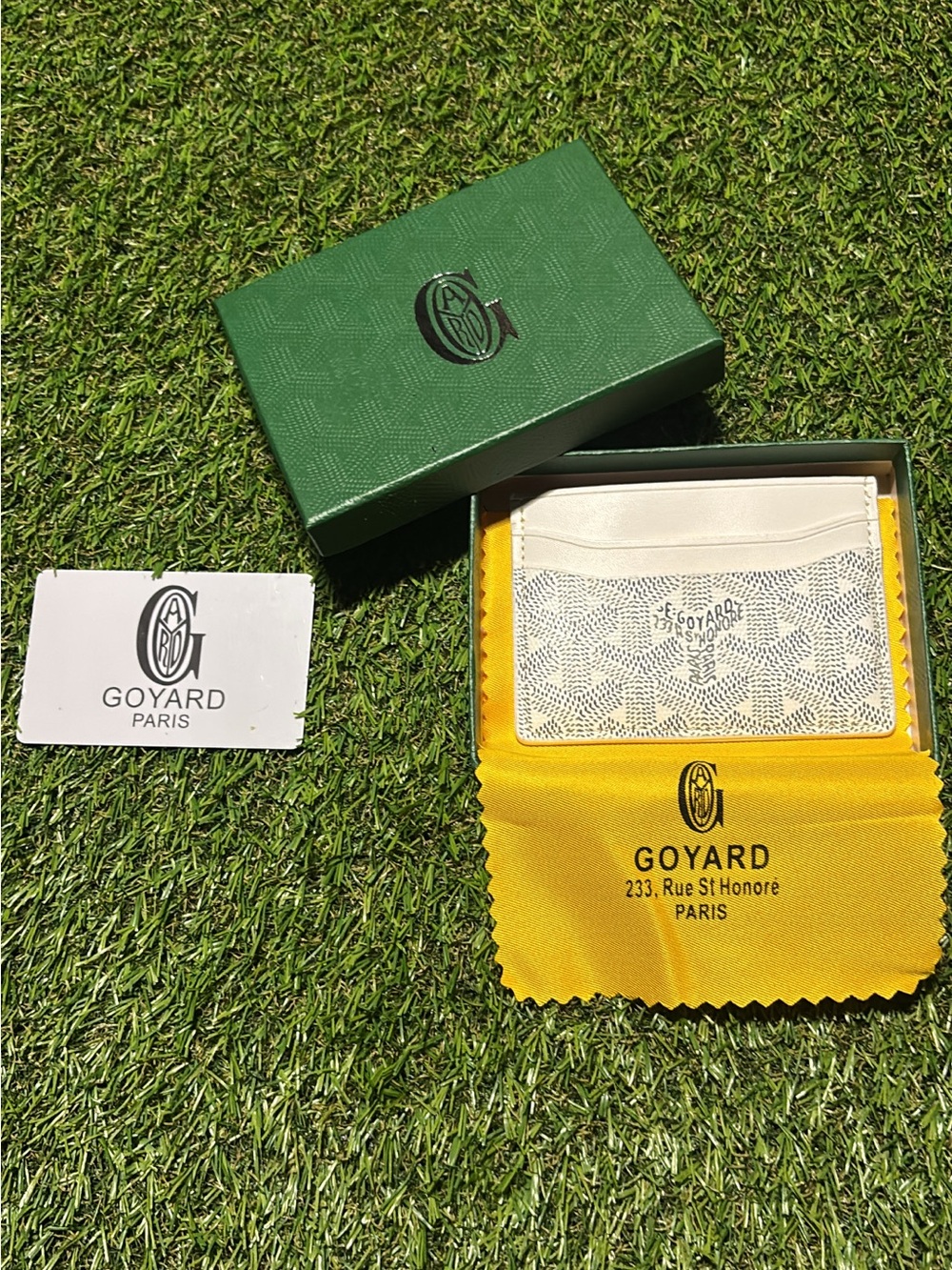 Goyard White and Cream Card Holder with Signature Chevron Print